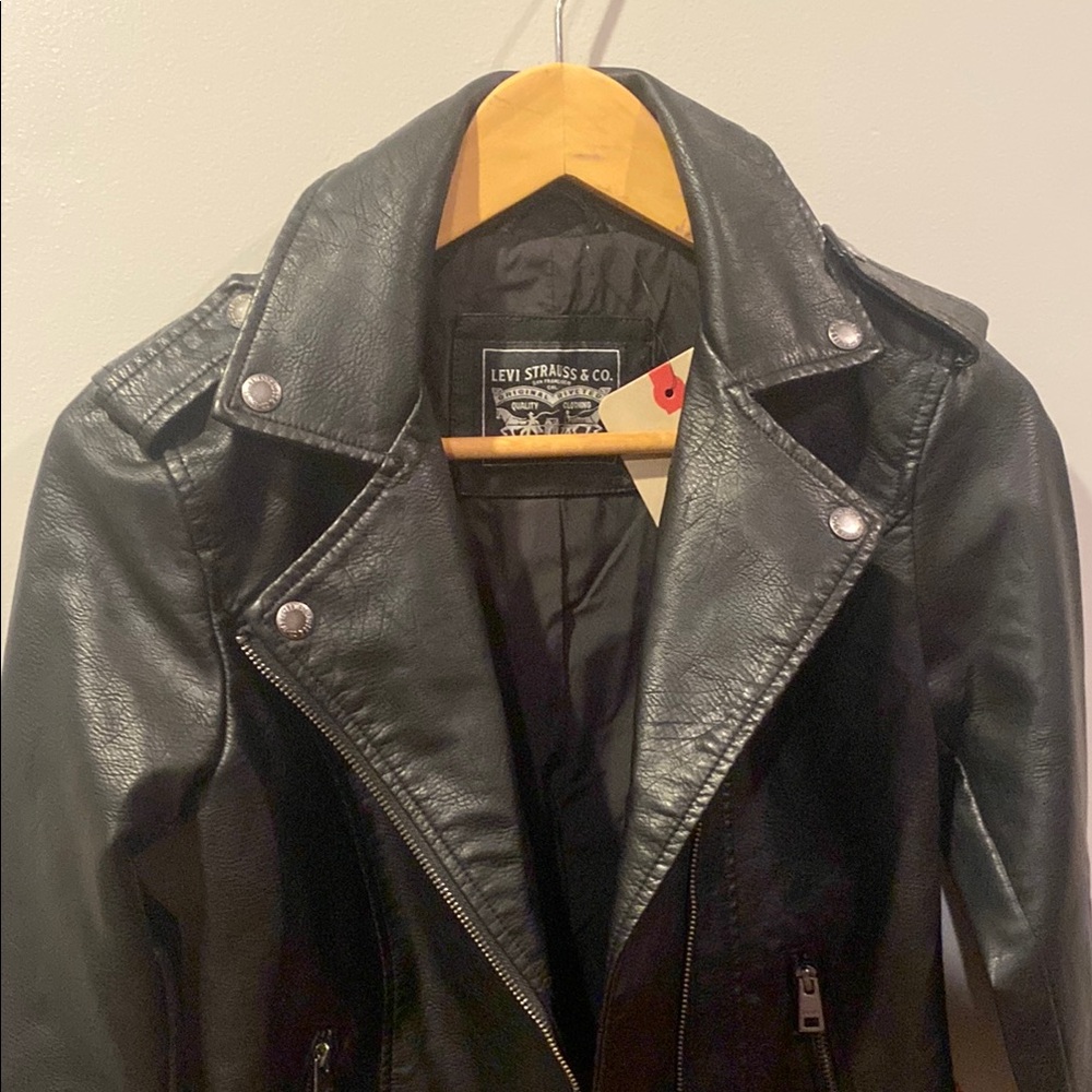 Levi's Black Leather Cropped Jacket with Wide Collar - Picture 3 of 10